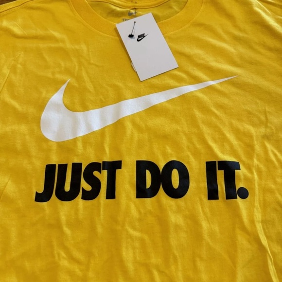 Nike Mens Just Do It Swoosh LS T-shirt Large FD6652 728 Yellow New With Tags - Picture 2 of 7
